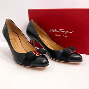 Ferragamo Black Leather Pumps Size 9